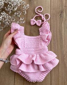 Ajuar Bebe Ideas, Crochet Baby Ideas, Baby Crochet Outfits, Newborn Crochet Outfits, Crochet Baby Romper, Romper Crochet, Crochet Baby Costumes, Crochet Dress Girl