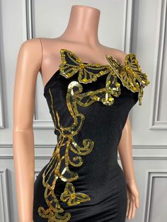 Sophisticated Design: Features a strapless neckline with a form-fitting silhouette for a timeless and elegant look. Intricate Embellishments: Decorated with luxurious gold sequins in a beautiful butterfly and vine pattern. Bodycon Fit: Tailored to enhance your curves, providing a flattering and chic appearance. Maxi Length: Designed with a floor-length hem for added elegance and sophistication. Perfect for Special Occasions: Ideal for formal events, galas, and glamorous nights out. Comfortable W Black Strapless Gown, Butterfly Embellishment, Vine Pattern, Bridal Elegance, Strapless Neckline, Strapless Gown, Gold Sequins, African Wear, Gold Butterfly