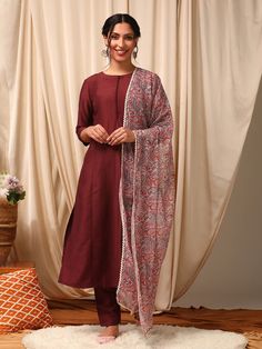 This maroon kurta set for women is a stylish and comfortable option for any occasion. The solid, panelled design is crafted from a silk blend fabric, giving it a luxurious feel. The straight shape and round neck with three-quarter sleeves add to the elegant look. The trousers feature an elasticated waistband for a perf Western Kurtis, Kurta Set For Women, Eid Collection, Kurta Set, Set For Women, Panel Design, Comfortable Outfits, Three Quarter Sleeves, Flared Sleeves