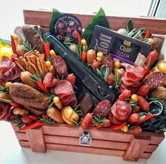 Я Флорист !!!!! Edible Arrangements, Sweets Gift, Gift Box Design, Edible Flowers, Diy Birthday Gifts, Food Presentation, Gift Ideas For Men