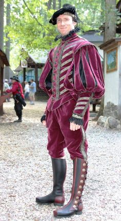 Renesance Clothing, Shakespearian Fashion, Renessaince Male Clothing, Colorful Medieval Clothes, King Clothing Medieval, Male Elizabethan Fashion, Elizabethan Mens Clothing, Slashed Sleeves