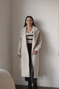 cream oversized wool trench coat Brewery Outfit Fall, Curvy Date Night Outfit, Fall Dinner Outfit, Cozy Outfit Ideas, Cream Wool Coat, Air Clothes, Long Coat Outfit, Dinner Outfit Casual, Thanksgiving Outfit Women