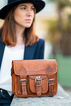 This is our favorite bag, the one that has style, a pretty incredible storage capacity (mini computer, tablet and all the necessary) and which easily gets carried away with us without encumbering us, for every occasion. We validate: its natural leather 🌿, its small front pocket that reminds us of the 70s and the great style it offers us! Unisex bag 🥇 BEST SELLER SANDRO is one of our best sellers! This leather satchel bag is one of a kind. You won't go unnoticed and will be able to use this bag every day, for years to come. 👜 MATERIAL * Sun-tanned goat leather tinted with 100% natural vegetable oil * Inner lining in tear-resistant canvas 📏 DIMENSIONS:  7x9 inches 18 x 23 cm 🔒 CLOSURE - secure lock 🚪 INDOOR * 5 compartments * 2 zipped pockets 🚪 EXTERIOR * adjustable shoulder strap 🎯? Leather Computer Bag, Mini Computer, Brown Leather Handbag, Crossbody Satchel, Brown Leather Handbags, Vintage Leather Bag, Leather Satchel Bag, Leather Messenger Bag, Satchel Purse