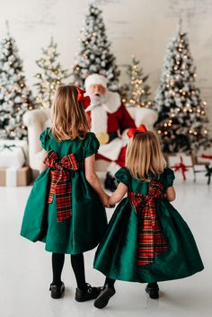 Santa Claus Photography, Santa Photography, Preppy Kids Outfits, Christmas Fashion Outfits, Santa Claus Outfit, Kids Christmas Dress, The Santa Claus, Santa Mini, Preppy Kids