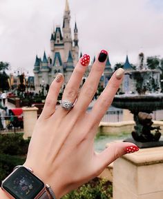 Disney Gel Nails, Magic Kingdom Outfit, Sports Nails, Nail Art Disney, Disney Nails