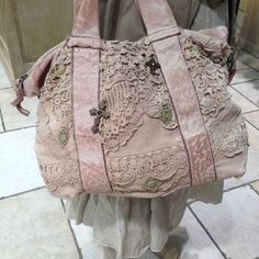 Translucent Art, Shabby Chic Bags, Shabby Chic Clothes, Diy Handbag, Boho Bags, Fabric Bags, Beautiful Bags