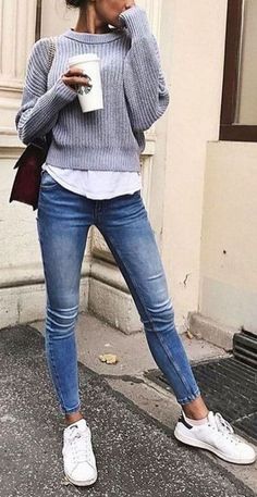 Womens Grey Sweater, Preppy Fall Outfits, Looks Jeans, Cooler Style, University Outfit, Preppy Fall, Trendy Street Style