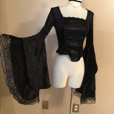 Vintage Lip Service, Trad Goth, Gothic Clothes, Velvet Top, Lip Service, Alternative Outfits, Gothic Outfits, Goth Outfits, Grunge Style