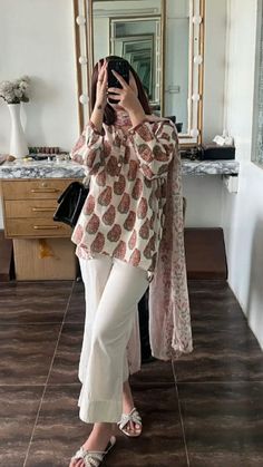 Indian Dress Up, Pakistani Fashion Casual, Stylish Short Dresses, Casual Indian Fashion, Desi Fashion Casual, Pakistani Fancy Dresses, Pakistani Dresses Casual, Salwar Kamiz, Modest Dresses Casual