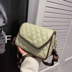 fb-feed نظارات شمسية, Cross Body Bags, Bags Tote, Bag Light, Women's Handbags, Black Khakis, Flap Bag, Chanel Classic, Apricot