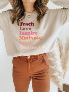 Teachers are amazing! 🤗 Instantly create a gorgeous outfit with this cute Teacher sweatshirt.✨ Perfect teaching gift for any teacher. CLICK HERE FOR MORE TEACHER GORGEOUSNESS! ➡ https://www.etsy.com/uk/shop/BoldBirdApparel?ref=seller-platform-mcnav&section_id=33521055 ✳ WE DO NOT ACCEPT EXCHANGES, RETURNS OR CANCELLATIONS ✳ Once an order is received it is automatically sent to production. Please choose your color and size carefully as we are unable to cancel orders. ABOUT: Crew neck, comfy Teacher Attire, Teacher Sweater, Teacher Outfits Elementary, Cute Teacher Outfits, Teacher Wardrobe, Teaching Outfits, Teaching Shirts, Teach Love Inspire, Teacher Sweatshirt