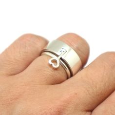 Butterfly Couple, Girlfriend Ring, Key And Lock, Ring Butterfly, Alternative Wedding Rings, Vintage Singer, Promise Ring Set, Promise Rings For Couples, Her Ring