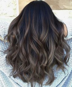 Subtle ash bayalage ombré on dark brunette Brunette Balayage, Trendy Hair Color, Balayage Brunette, Haircut And Color, Hair Color Dark, Dark Brown Hair