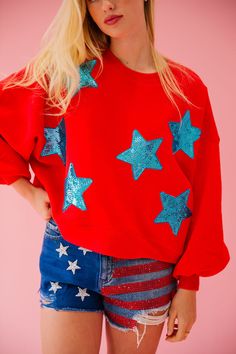 USA SEQUIN STARS RED PULLOVER pullover Judith March Star Patches, Red Pullover, Cropped Pullover, Stay Cozy, To Shine, Oversized Fits, Nice Dresses, Casual Women, Sequin