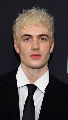 Blonde Guy Hairstyles, Hair Inspiration Men, Tanner Reese, Guy Hairstyles, Blond Man, Bleached Hair Men, Hairstyles Mens, Blonde Hair With Roots, Perfect Blonde Hair