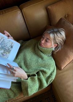 Fan of Chunky Turtlenecks Vinter Mode Outfits, Autumn Fits, Looks Street Style, Fall Fits, Mode Inspo, Green Sweater, Mode Inspiration, Winter Looks, Fall Winter Outfits