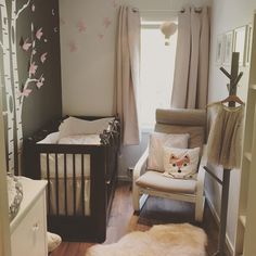 a baby's room is decorated in neutral colors