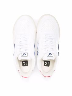 Sneakers con logo Design con inserti color block, logo laterale goffrato, punta tonda, chiusura frontale con lacci e suola piatta. Suola: gomma 100% Fodera: tessuto 100% Esterno: poliuretano 100% White Lace-up Sneakers With Logo Detail, Lace-up Sports Sneakers With Logo, Sports Sneakers With Logo And White Sole, Sporty Lace-up Sneakers With Logo, Sporty White Sneakers With Logo, Sporty Sneakers For Light Sports With Logo, Sports Sneakers With Logo Detail, Casual Lace-up Sneakers With Logo, Sporty High-top Sneakers With Logo Detail And Round Toe