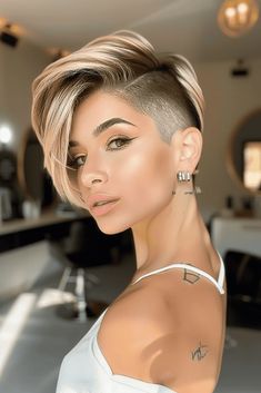 Stylish Pixie Haircut Ideas Short Bob Undercut Hairstyles, Short Pixie Cut Styles, Pixie Undercut Hairstyles, Female Undercut, Long Pixie Cut With Bangs, Female Short Hairstyles, Short Undercut Hairstyles, Undercut Bob Haircut, Shaved Pixie