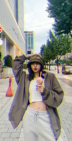 LEIA E SABERA Minha primeira história #fanfic # Fanfic # amreading # books # wattpad Lisa Blackpink Wallpaper, Kim Jisoo, Blackpink Photos, Black Pink Kpop, Blackpink Fashion, Lalisa Manoban, Kpop Outfits