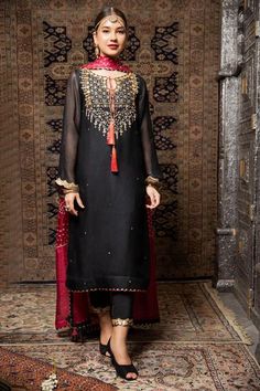 Designer Outfit Ideas, Black Salwar Suit, Black Salwar, Desi Outfits, Pakistani Formal Dresses, Pakistani Style, Designer Outfit, Dress Book, Trendy Shirt Designs