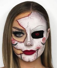 Detailed Halloween Makeup, Halloween Makeup Themes, Spooky Halloween Makeup Looks, Fantasy Halloween Makeup, Women’s Halloween Makeup, Easy Artistic Makeup Ideas, Scary Halloween Makeup Women, Ghost Face Makeup Halloween, Scream Make Up Looks