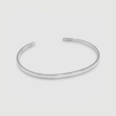 Timeless style, made for daily wear. With a precise 3mm band and refined silver polish finish, wear this piece all day, everyday. It boasts ultra durable, scratch resistant plating and a premium brushed interior for added comfort—a true investment for decades to come. Pair with other Minimals for an elevated look with zero effort. ✓ 316L Stainless Steel & Rhodium✓ Water, Heat, Sweat Resistant✓ Hypoallergenic (No Green Skin)Model is 5'11 & wears size 7.5" (19cm). Pull Up Challenge, Skin Model, Green Skin, Men's Bracelets, All Day Everyday, Silver Polish, Sweat Proof, Silver Man, Real Diamonds