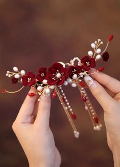 Color: red, and white Length: 19 cm Material: iron alloy and imitation pearls Details: Chinese wedding hairpin with red flowers A Chinese wedding hairpin with red flowers and tassels Create a perfect bridal updo with this elegant Chinese wedding hairpin. This sophisticated Chinese-style hairclip is designed with red flowers, pearl details, and tassels. It will perfectly complement the wedding style of your qipao dress during the tea ceremony. The delicate camellias on the hairpin are associated Oiran Hair, Cheongsam Gown, Dragon Goddess, Genshin Dr, Asian Hair Accessories, Side Hair Clip, Red Hair Clips, Red Hair Accessories, Bride Hair Pins