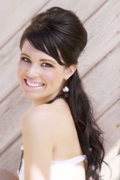 Half up half down with side fringe Make Up Sposa, Bump Hairstyles, Half Up Wedding, Long Bridal Hair, Wedding Hair Side, Wedding Hair Half, Prom Hairstyle, Wedding Hairstyles With Veil, Best Wedding Hairstyles