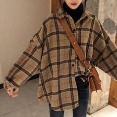 Shirt For Women Casual, Autumn Street, Korean Tops, Stile Hijab, Flannel Outfits, Plaid Shirts, Grunge Look, Oversized Blouse, Shirts Vintage