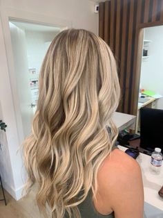 Blond Hair With Highlights Summer, Blonde Touch Up Highlights, Very Blonde Highlights On Brown Hair, Blonde Balayage With Medium Length Hair, Dimensional Blonde With Root Smudge, Dark Into Blonde Hair, Blonde Higlits On Brown Hair, Light Blonde Hair With Brown Lowlights, Color Hair Ideas Highlights