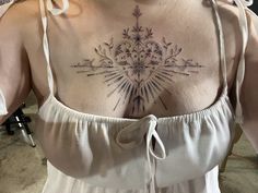 Body Tattoo Design, Black White Tattoos, Neck Tattoos, Full Body Tattoo, Tattoos Women, New Tattoo, White Tattoo, Chest Tattoo