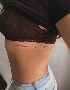 Font Tato, Molecule Tattoo, Rib Tattoos For Women, Basic Tattoos, Hip Tattoos Women, Tattoo Font, Side Tattoos, Discreet Tattoos, Tattoo Feminina