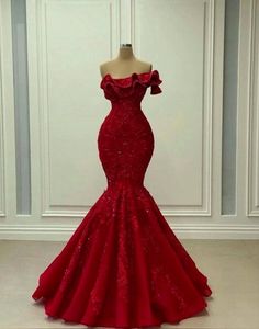 Baju Kahwin, Red Evening Gown, Reception Gowns, Red Mermaid, Prom Dresses Formal, Prom Girl Dresses, Prom Dress Inspiration, Cute Prom Dresses, Beaded Prom Dress