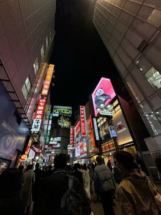 China Street Aesthetic, Osaka Japan Aesthetic, Shibuya Night, Japan At Night, Neon Japan, Japan Skyline, Japan Pictures, Akihabara Tokyo, Japan Night