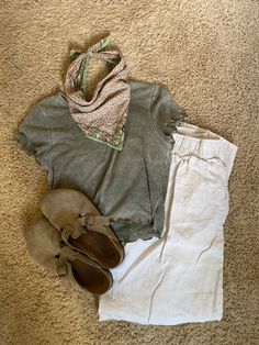 Summer Granola Outfit, Thrift Outfits Ideas, Summer Granola, Emma Lewis, Neutral Summer Outfits, Granola Girl Outfits, Granola Outfits, Salted Granola, Camping Clothes