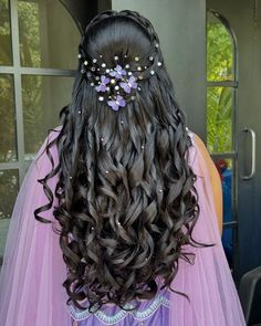 Hairstyles For The Bride, Carnival Hairstyles, Quince Hair, Coconut Decoration, Long Hair Highlights, Happy Sisters, Day Hairstyles, Haldi Function, Curly Hair Care Routine