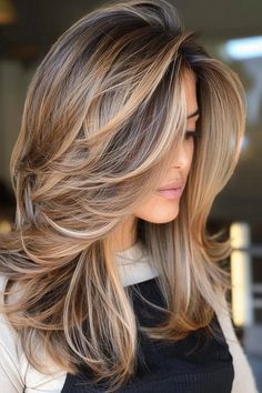 35 Stunning Butterfly Haircut Ideas That Will Inspire Your Next Look - Flo's Blog Layered Highlights Brown Hair, Butterfly Haircut With Highlights, Hair Color Balayage Blonde, Hair Cuts 2020, Butterfly Hairstyles, Butterfly Layers, Layers Haircut, Hair Cuts With Layers, Rambut Brunette