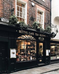 aesthetic dark academia cafe Boozy Bookstore, Cafe Dark Academia, Dark Academia Coffee, Cafe Deco, Pretty Cities, Golf Bar, Notebook Therapy, Vintage Coffee Shops, Cafe Exterior