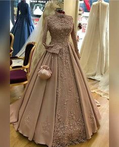 Brokat Wisuda, Wedding Gowns Indian, Gowns Indian, भारतीय दुल्हन संबंधी, Muslim Wedding Gown, डिजाइनर कपड़े, Baju Kahwin, Indian Wedding Gowns, Muslim Wedding Dresses