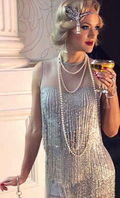 20s Themed Party Outfit, Modern Gatsby Outfit Women, 20s Outfit Gatsby, Great Gatsby Outfits For Women, Cabaret Outfit Ideas, 1920s Pearls, Gatsby Outfit Women, Cabaret Outfit