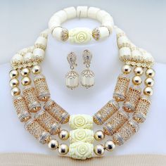 This is for high quality handmade African wedding jewelry l,it takes 1-2 days for the production Luxury Bridal Necklace, African Wedding Jewelry, Bridesmaid Pearls, Handmade African, Luxury Bridal, African Beads, Resin Necklace, African Jewelry, African Wedding