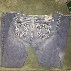 They Were A Hammy Down But Brand New When I Got Them. Hardly Worn. In Excellent Condition. Fem Fits, 2000s Mcbling, 2000s Fashion Outfits, Dream Style, Jeans White, True Religion Jeans, Virtual Closet, Back To School Outfits, Miss Me Jeans