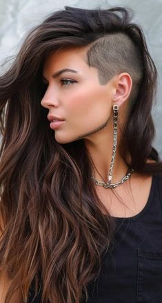 Elevate your style with 20 hairstyles featuring long hair and shaved sides. This blend of soft and sharp defines modern hair trends and offers a versatile look. Shaved Hair With Long Hair, Short Shag Haircuts