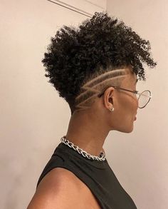 Haircut Ideas For Black Women, Best Summer Haircuts, Short Hairstyles For Black Women, Cabello Afro Natural, Low Fade Haircut, Shaved Hair Designs, Tapered Natural Hair, Natural Hair Cuts