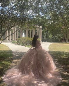 Explore our most recent assortment of pink Quinceañera gowns, which offers a variety that will add flair and charm to your special occasion. Every dress at Couture Candy is expertly designed to make sure you look stunning on your special day. Our assortment guarantees that you will discover the ideal pink to go with your theme, ranging from delicate pastels to striking, eye-catching hues. Our dresses are crafted from premium materials and meticulously designed to offer both comfort and elegance. Long Sweet 16 Dresses, Pink Quince Theme, Quince Picture Ideas, Quince Pictures, Xv Dresses, Quinceanera Pink, Quinceanera Themes Dresses, Quinceanera Photoshoot, Pink Quince