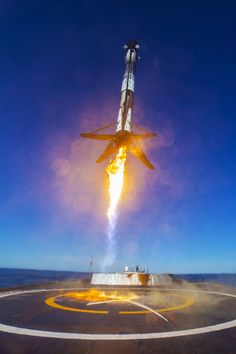 Military Pics, Nasa Space Program, Spacex Rocket, Falcon 9 Rocket, Spacex Falcon 9, Spacex Starship, Spacex Launch, Falcon Heavy, Nasa Apollo