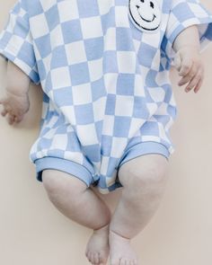 Add some checkered style to your little one's wardrobe with this bubbly romper featuring a popular smiley design. And the best part? It's gender neutral! Made of cozy and soft cotton fabric, with easy-to-use leg openings and snap closures for convenience. It's sure to be a beloved addition to your little one's wardrobe, perfect for any time of year! * Accessories sold separately! Smiley Design, Baby Luna, Diaper Bag Accessories, French Baby, Baby Sleep Sack, Blanket Sweater, Baby Co, Baby Swimming, Holiday Baby