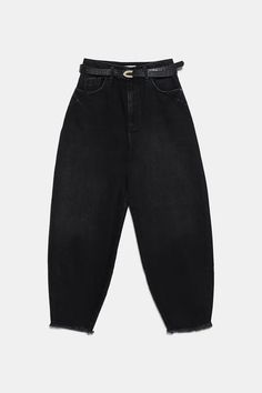 Zara High Rise Jeans With Belt Loops, Zara Tapered Leg Jeans, Zara Straight Leg Jeans With Belt Loops, Chic Zara Jeans With Frayed Hem, Trendy Zara Jeans With Frayed Hem, Zara Bottoms With Frayed Hem For Fall, Zara Straight Leg Jeans For Streetwear, Zara High Rise Jeans With Frayed Hem, Pocket Jeans