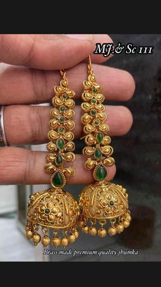 Gold Jhumka With Ear Chain, Wedding Gold Jewellery Indian, Long Chain Earrings Gold, Latest Earrings Design, Velvet Saree, Gold Jhumka, Unique Gold Jewelry Designs, Wedding Jewelry Sets Bridal Jewellery, Gold Jhumka Earrings